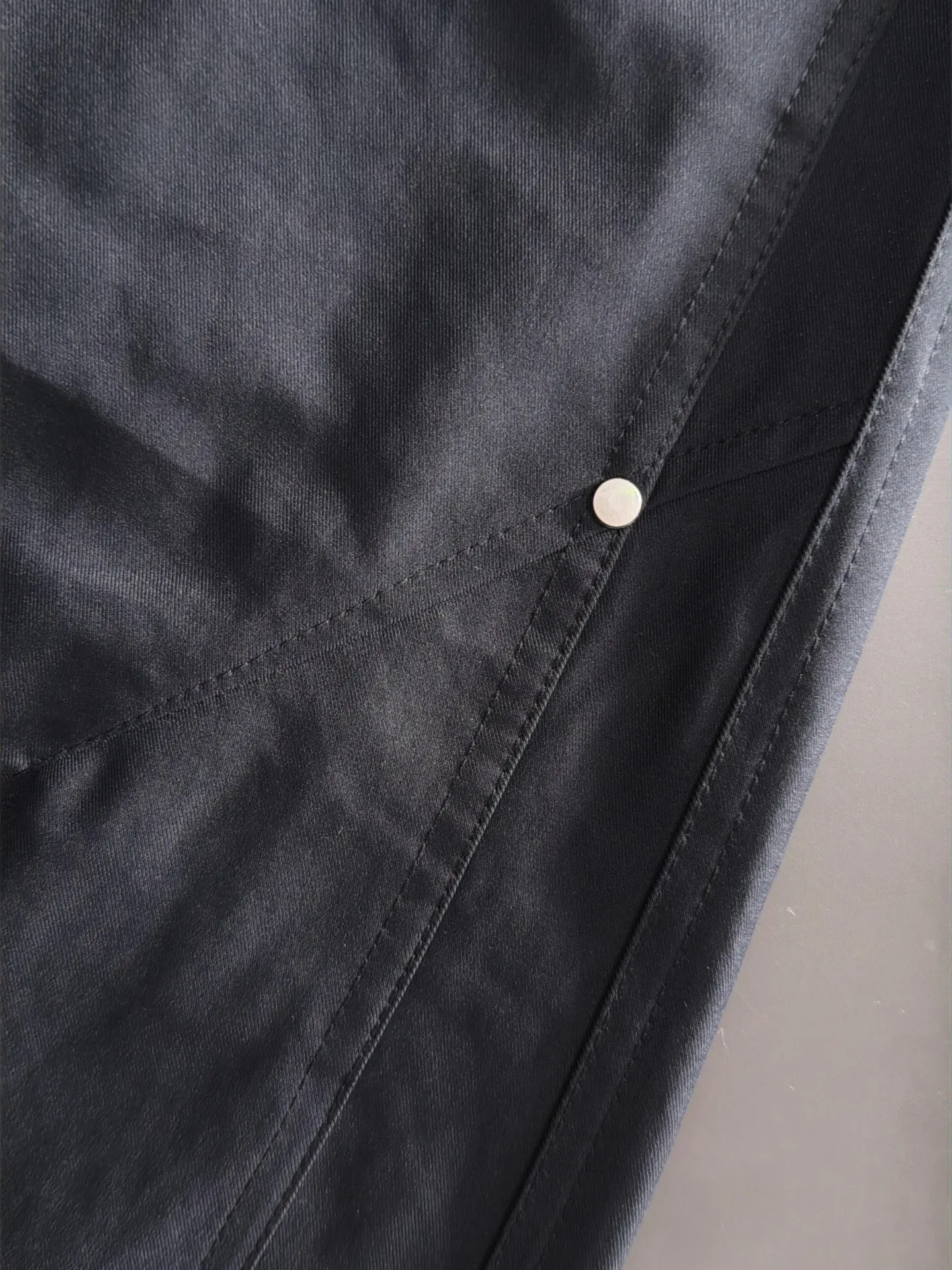 Next day shipment LP high quality Loro Piana 26ss autumn and winter new high-quality trousers Compare real-life details at will A perfect choice for autumn and winter. A must-have item. Sizes: M to 3XL (please state your height and weight when placing an order)